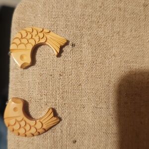 Fish screw on earrings